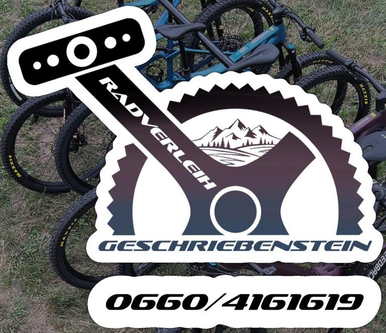 Logo des Radverleih Geschriebenstein mit Zahnradsymbol, Bergen und Kurbelgrafik, davor die Telefonnummer 0660/4161619 – im Hintergrund mehrere moderne Mountainbikes auf einer Wiese.
